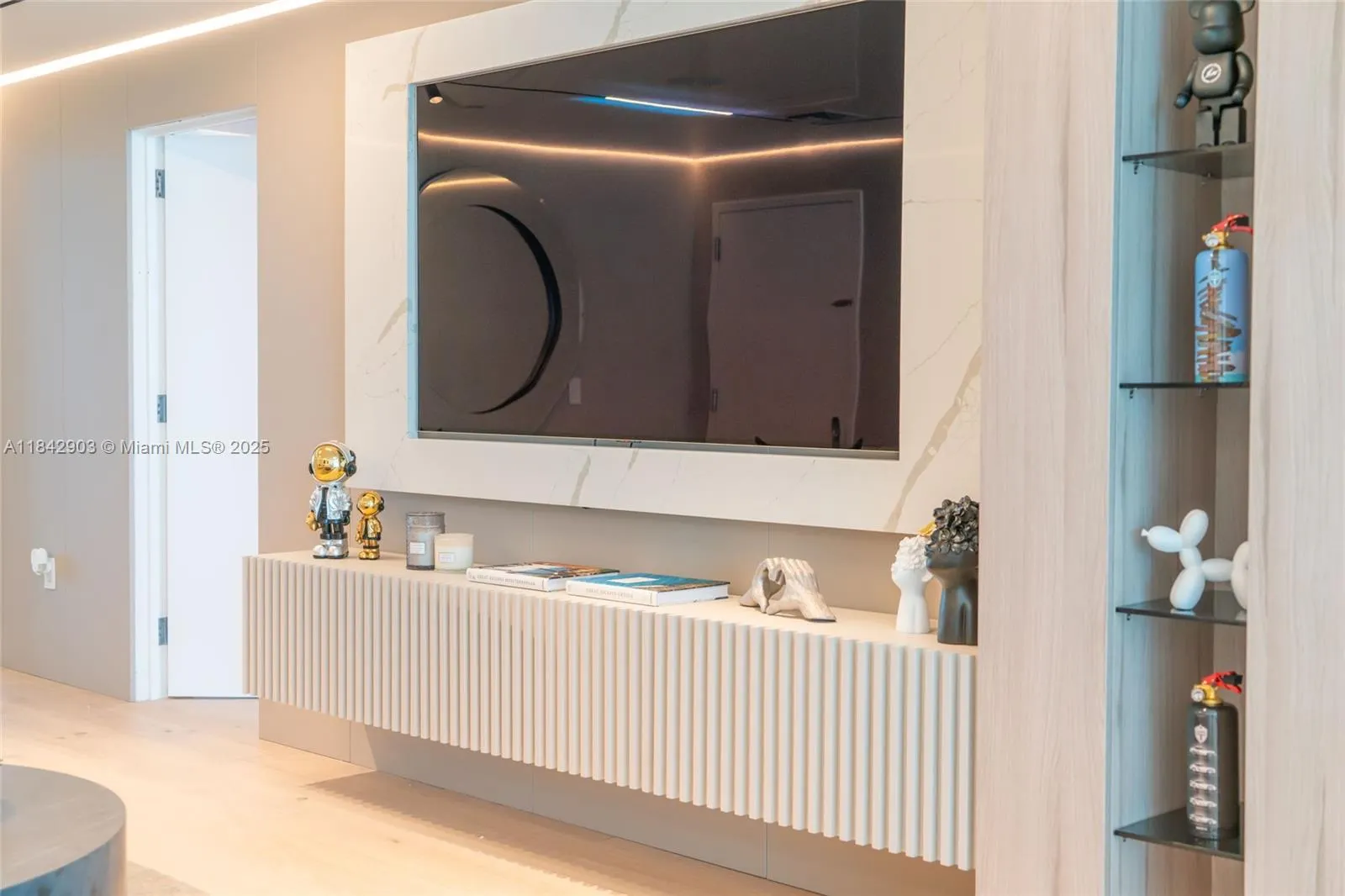 17121 Collins Ave, #4803