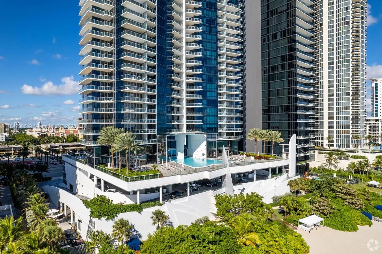 17121 Collins Ave, #4803