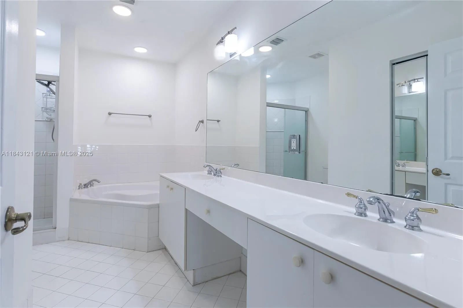 5622 NW 112 Ct