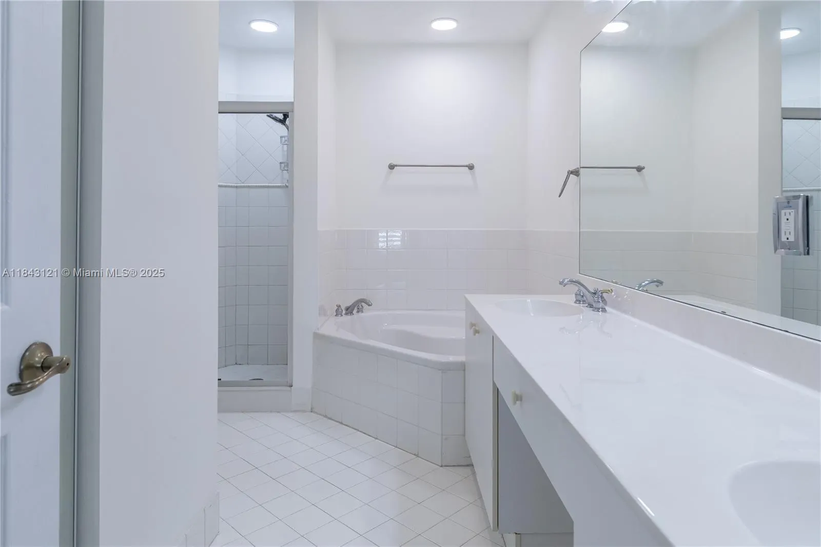 5622 NW 112 Ct