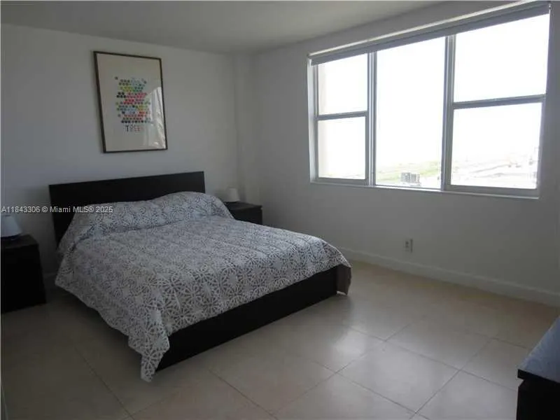 9195 Collins Ave, #504