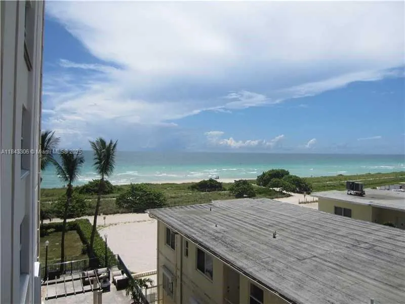 9195 Collins Ave, #504
