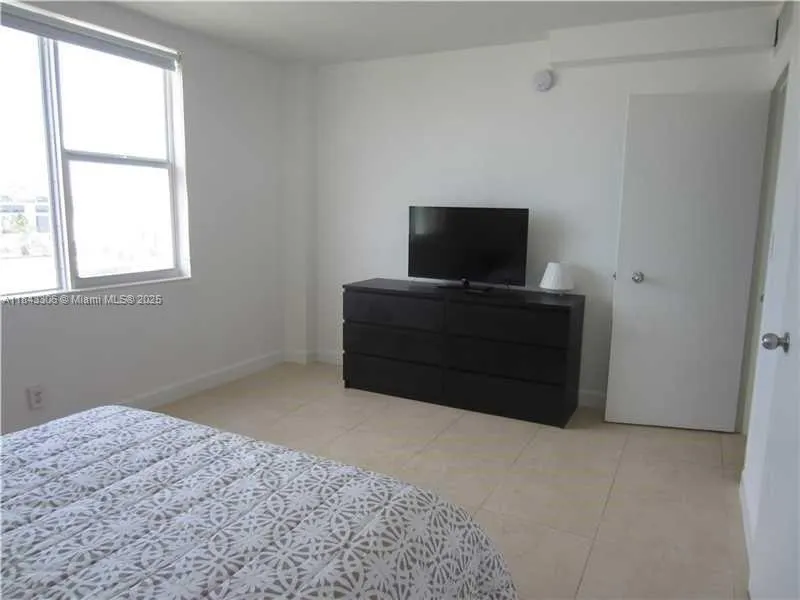 9195 Collins Ave, #504