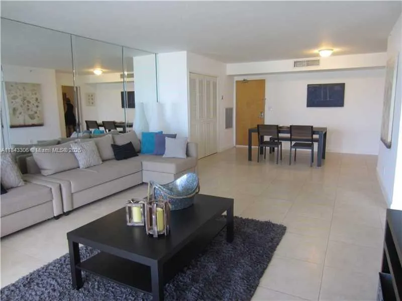 9195 Collins Ave, #504