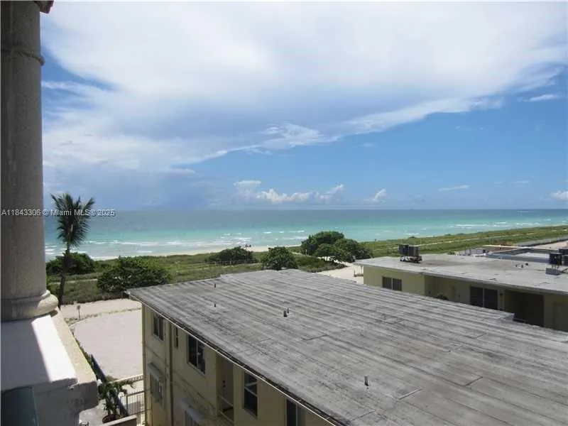 9195 Collins Ave, #504