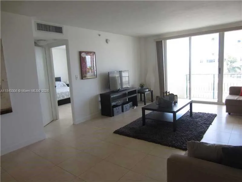 9195 Collins Ave, #504
