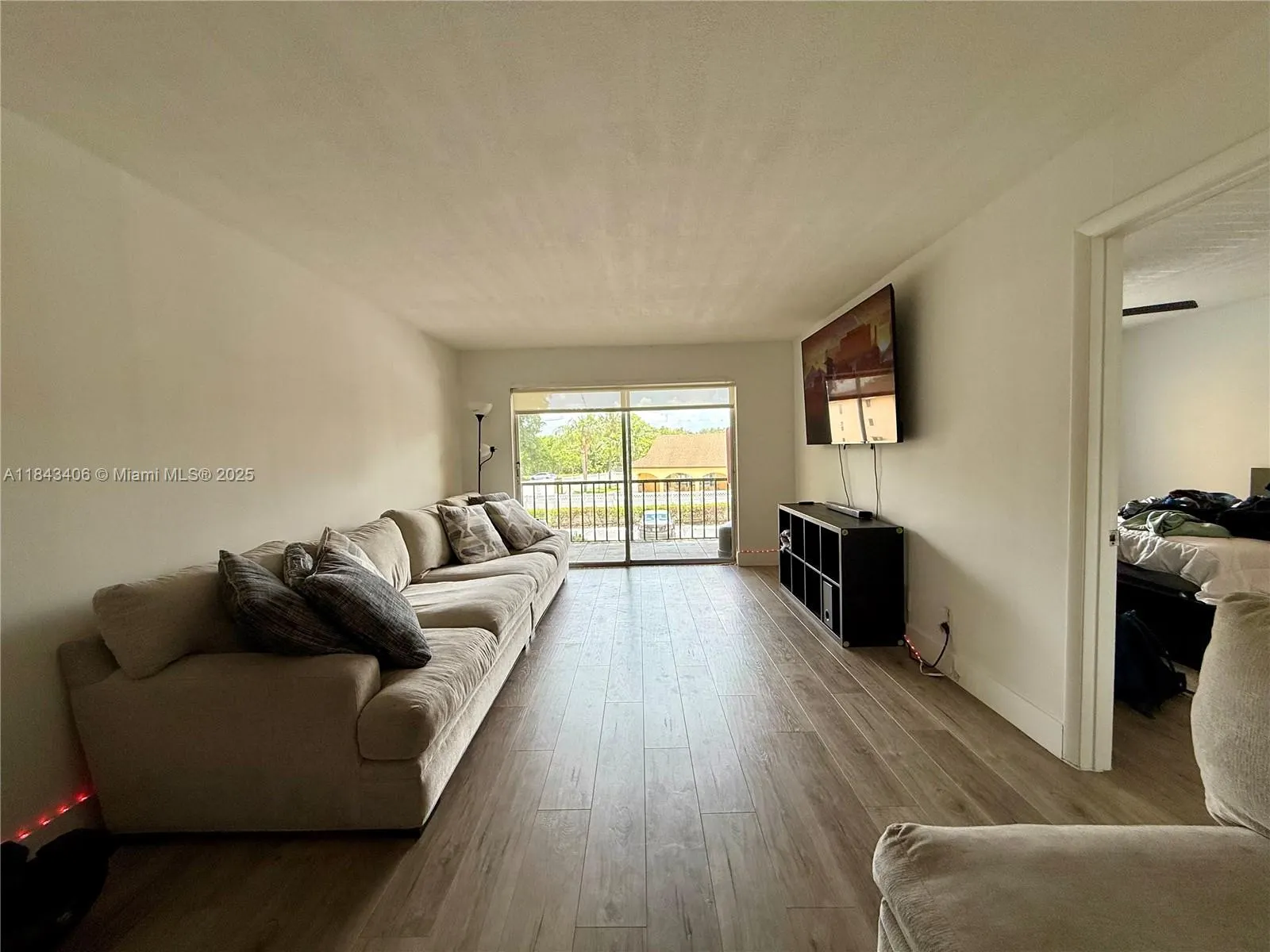 480 NW 20th St, #207