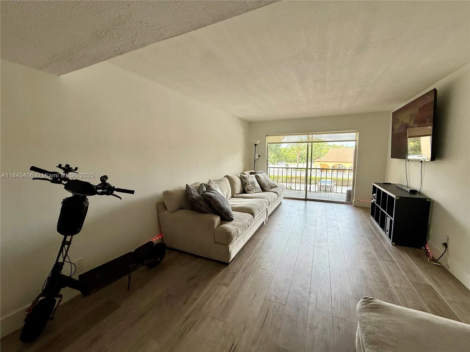 480 NW 20th St, #207