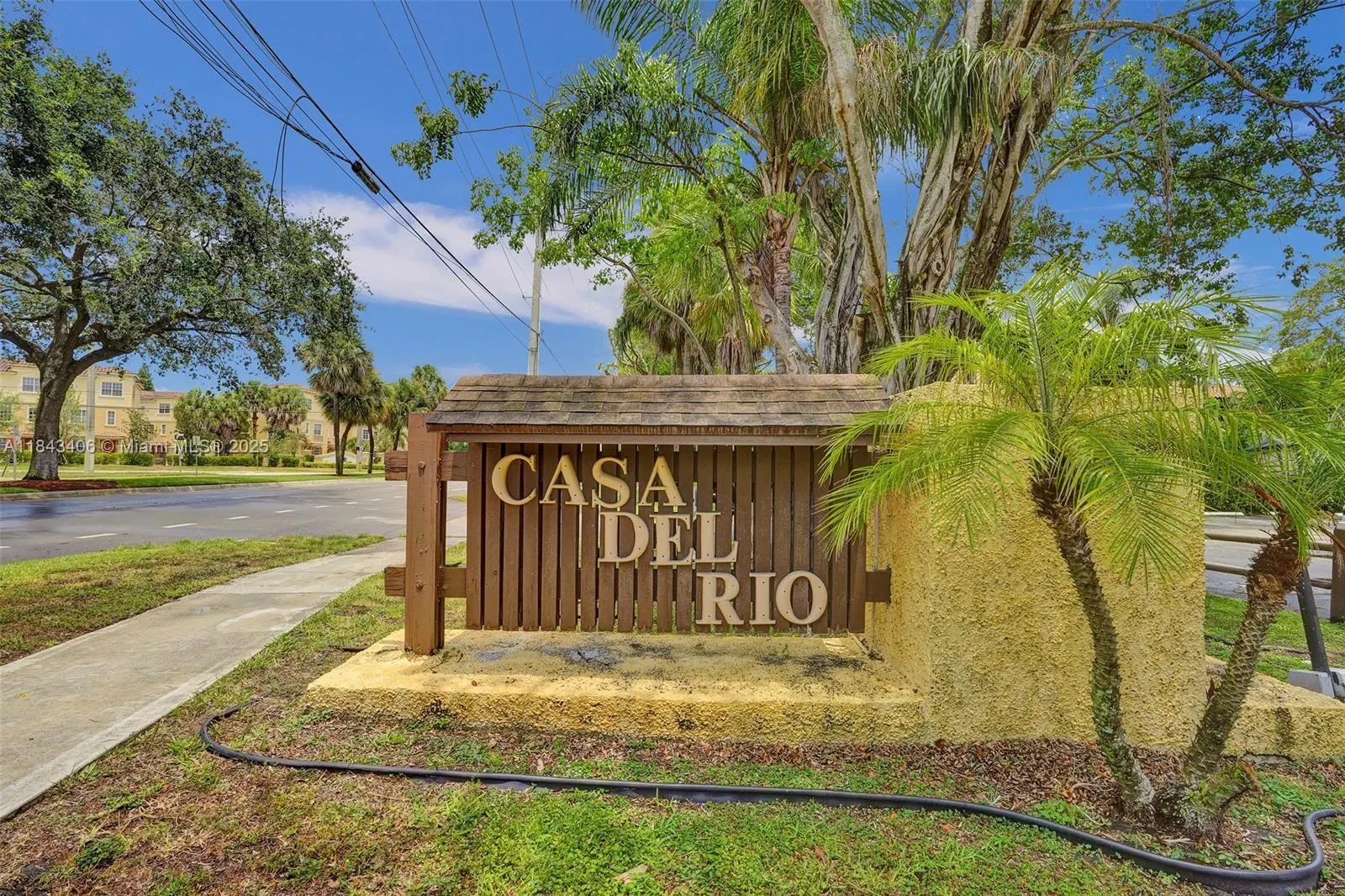 480 NW 20th St, #207