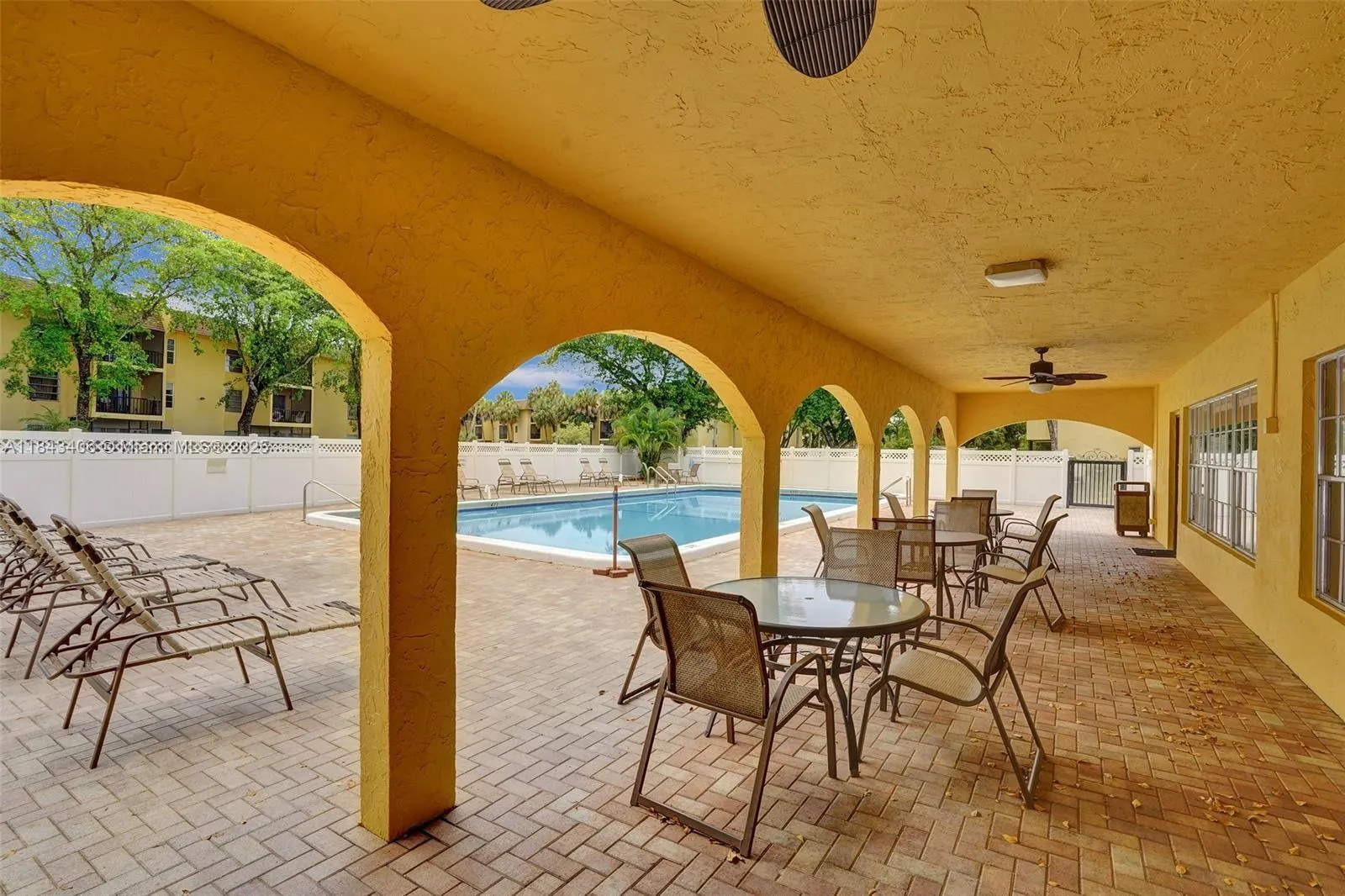 480 NW 20th St, #207
