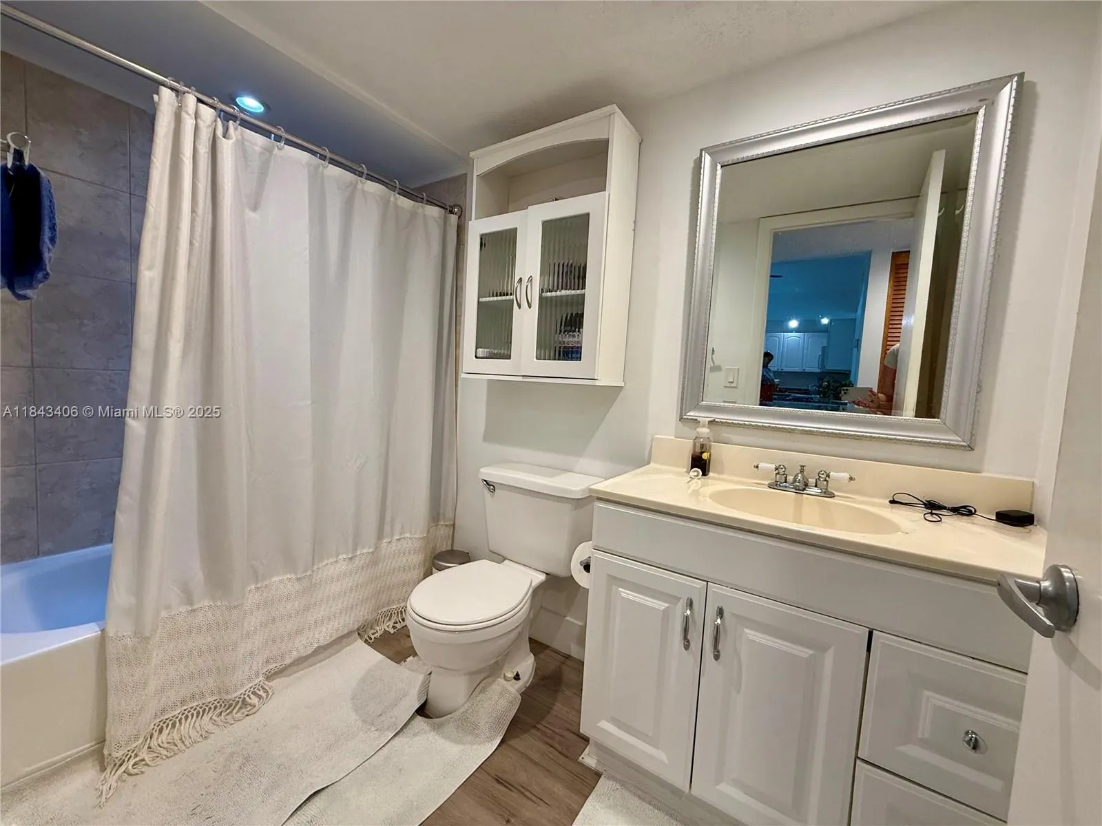 480 NW 20th St, #207