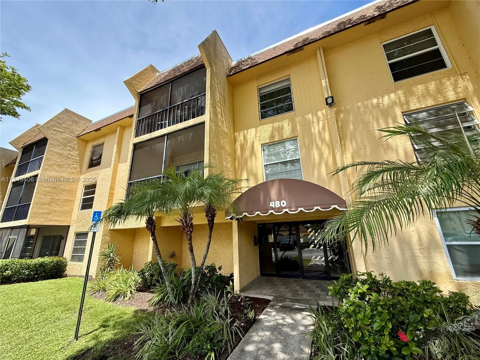 480 NW 20th St, #207