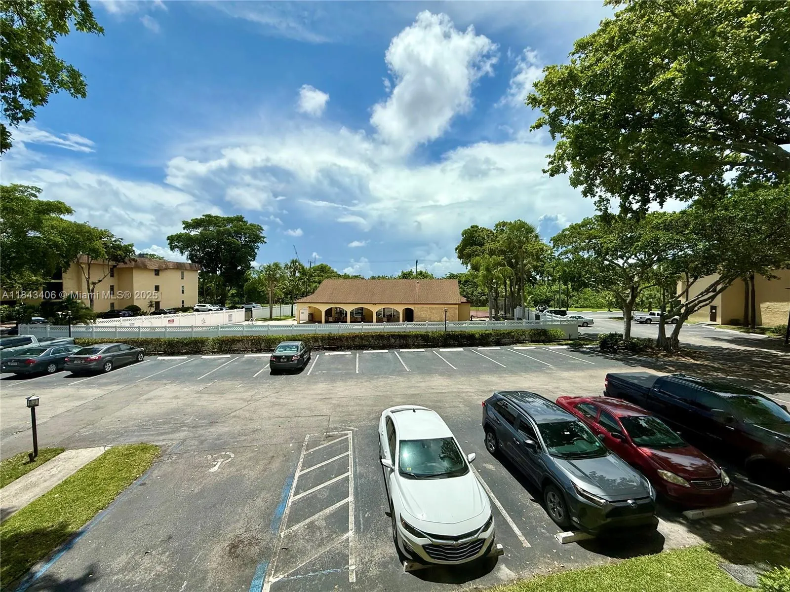 480 NW 20th St, #207