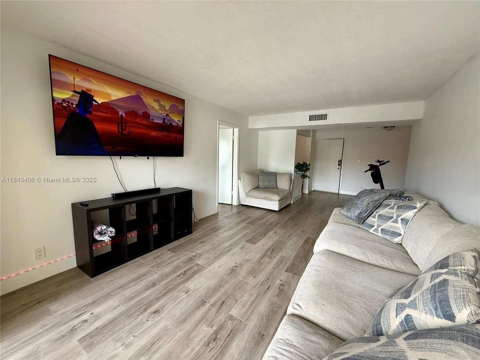 480 NW 20th St, #207