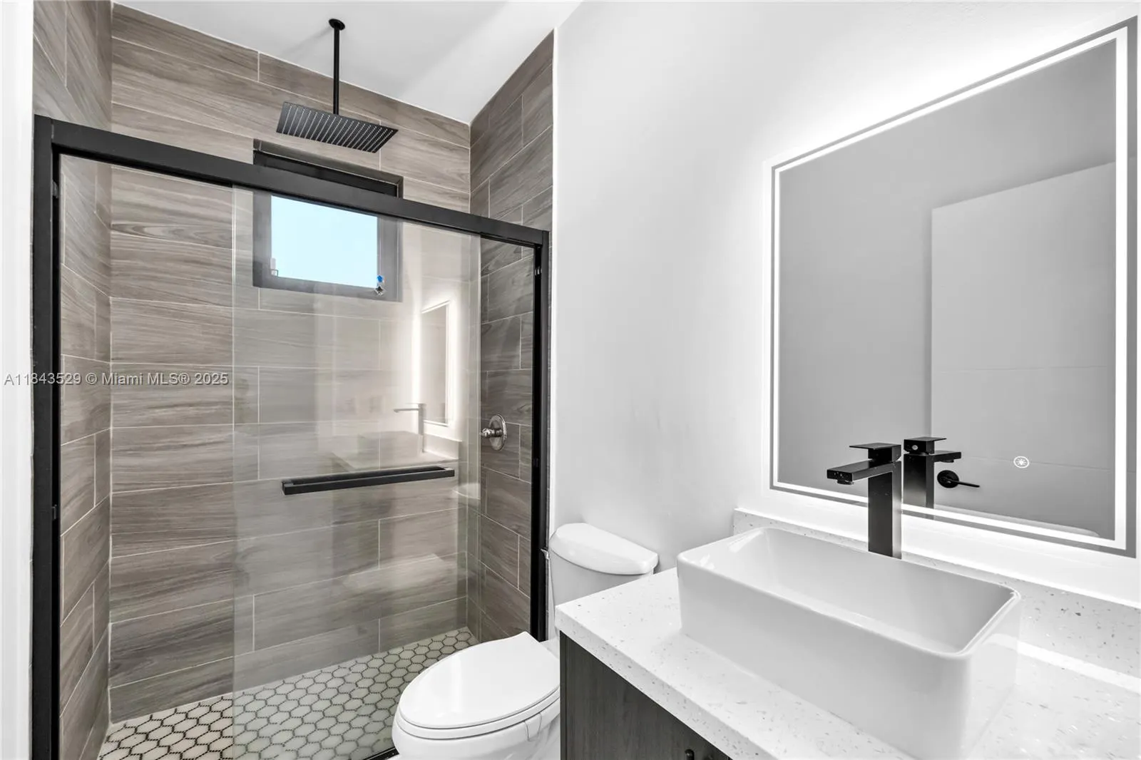 335 NW 15th St