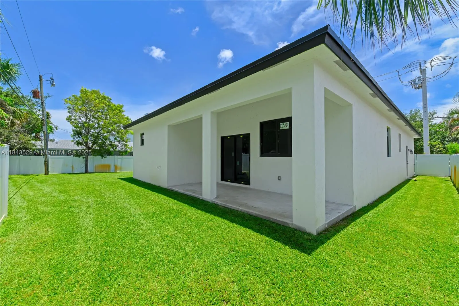 335 NW 15th St