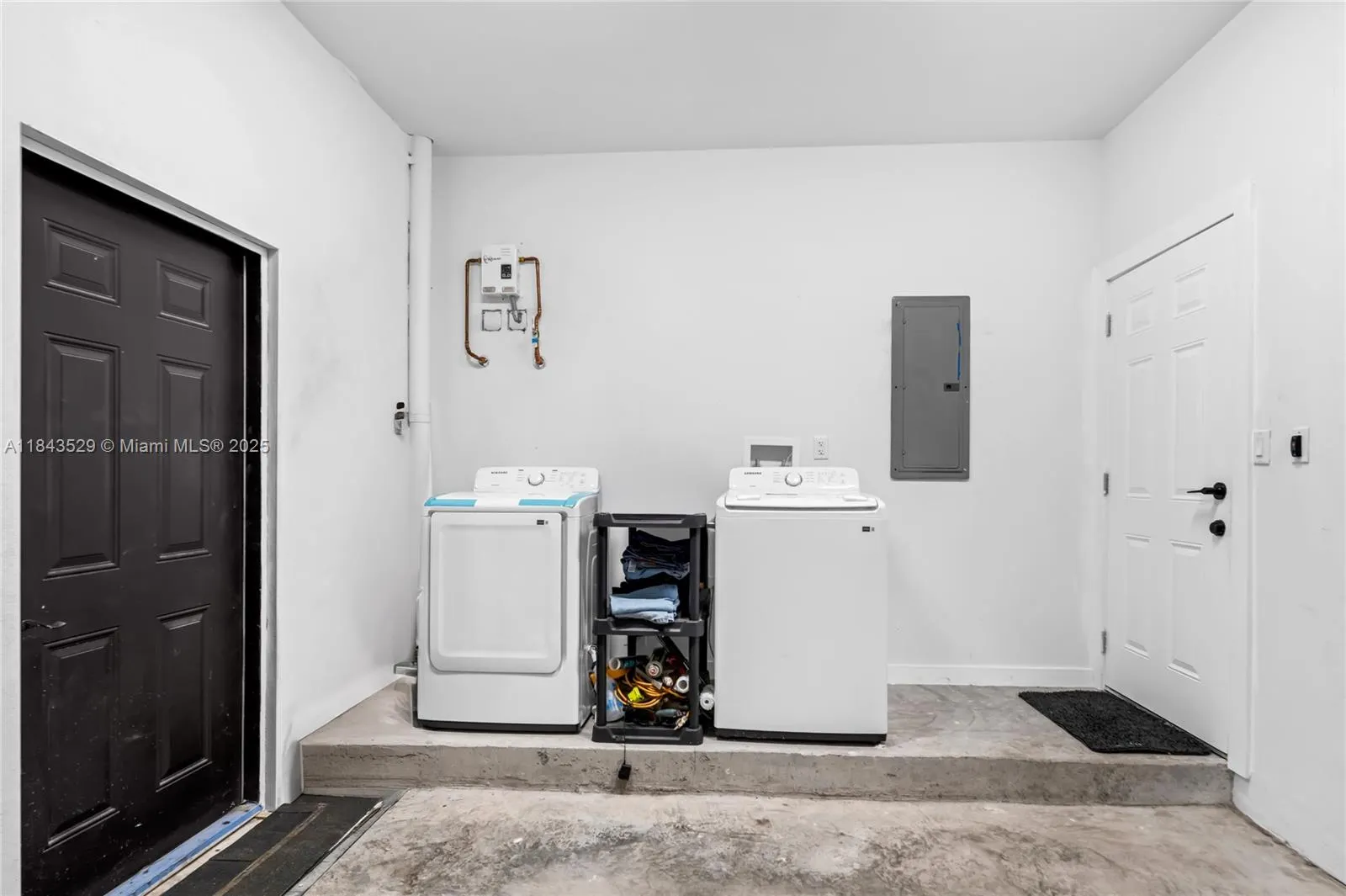 335 NW 15th St