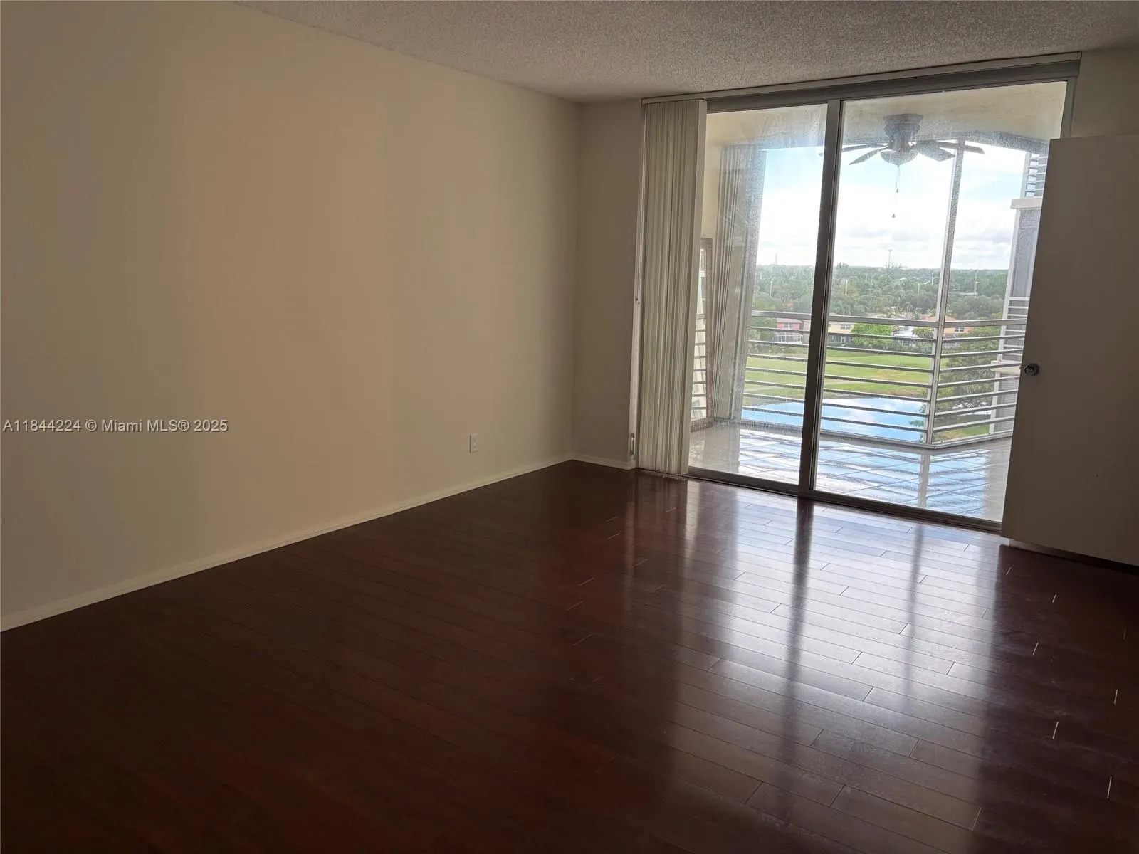 3507 Oaks Way, #805