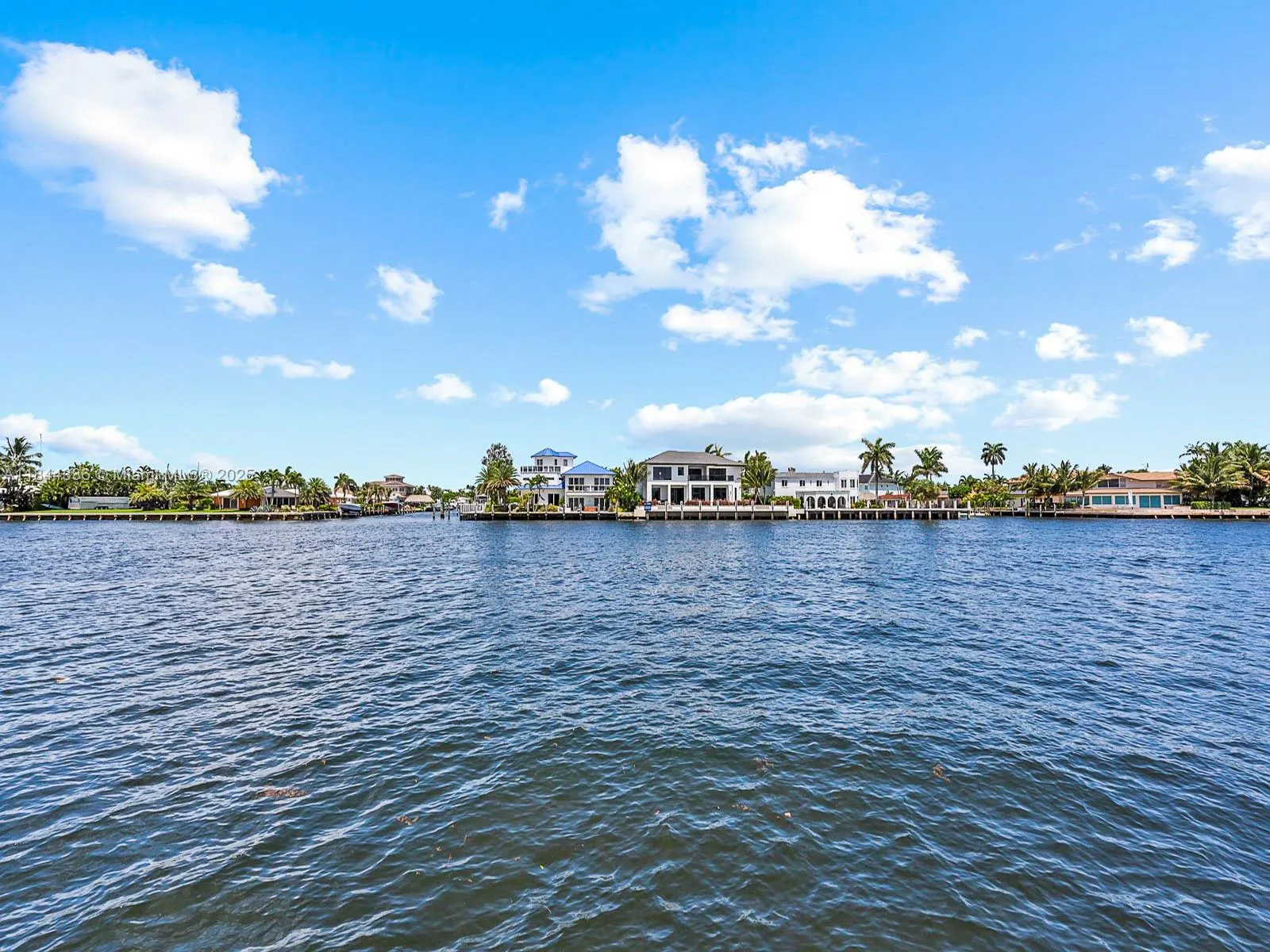 555 N Riverside Dr, #4