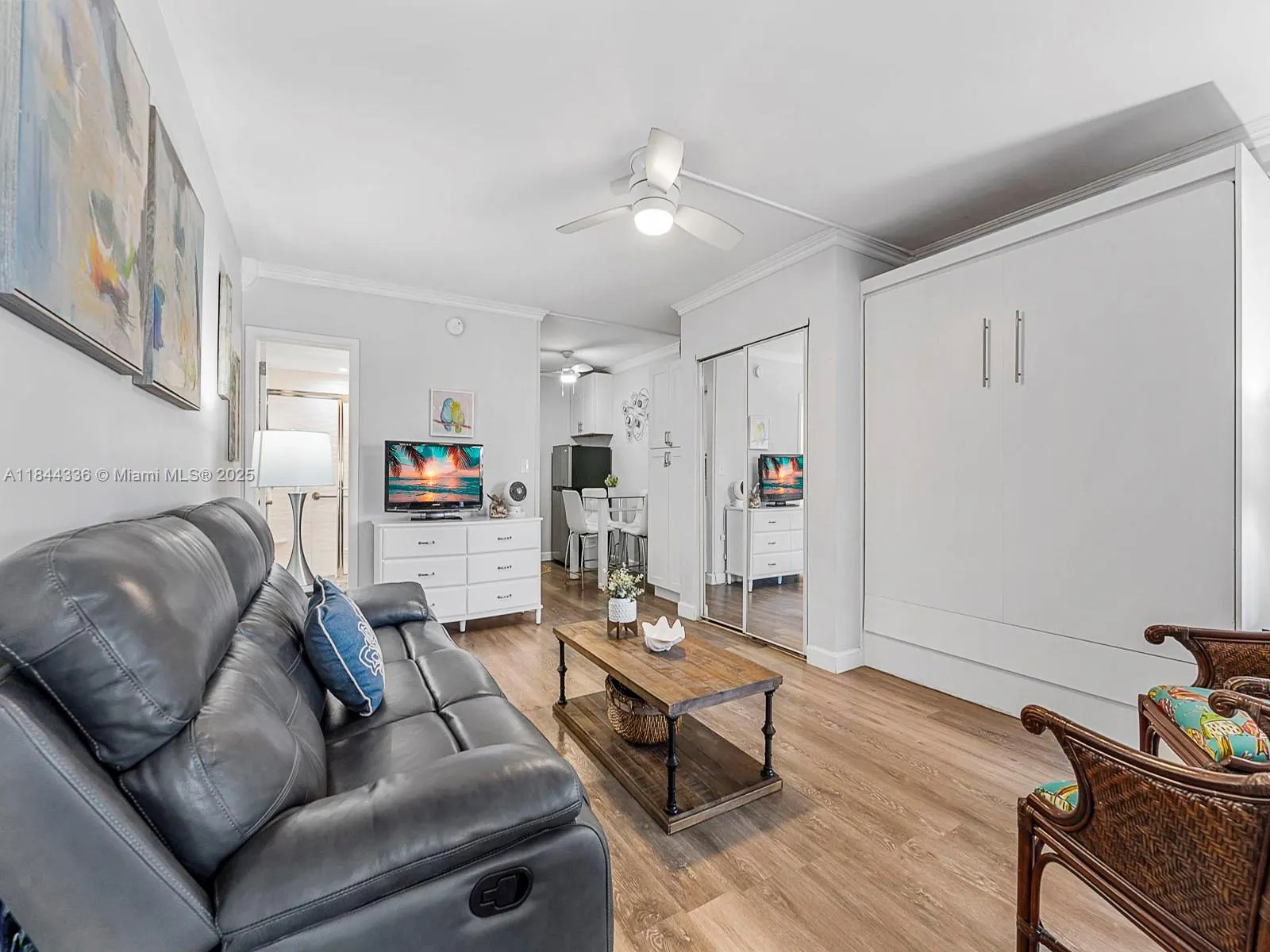 555 N Riverside Dr, #4