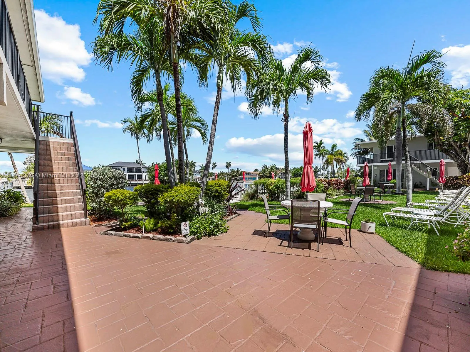 555 N Riverside Dr, #4