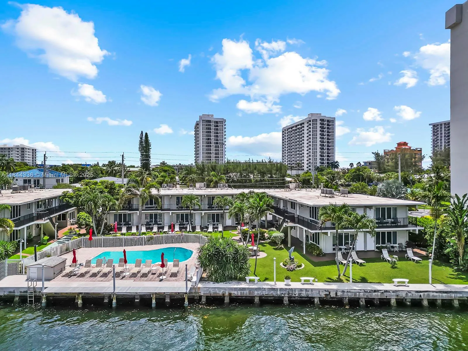 555 N Riverside Dr, #4