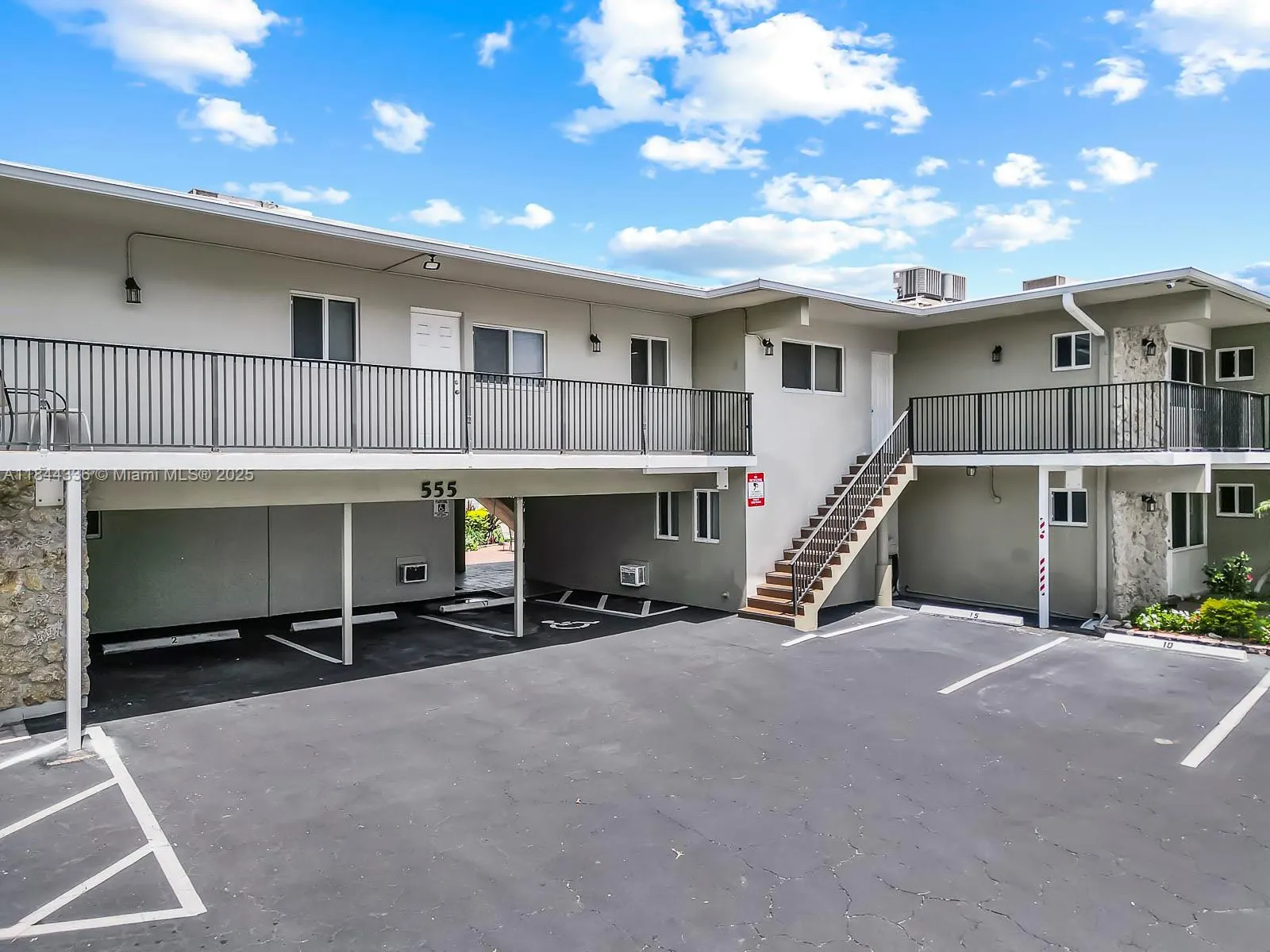 555 N Riverside Dr, #4