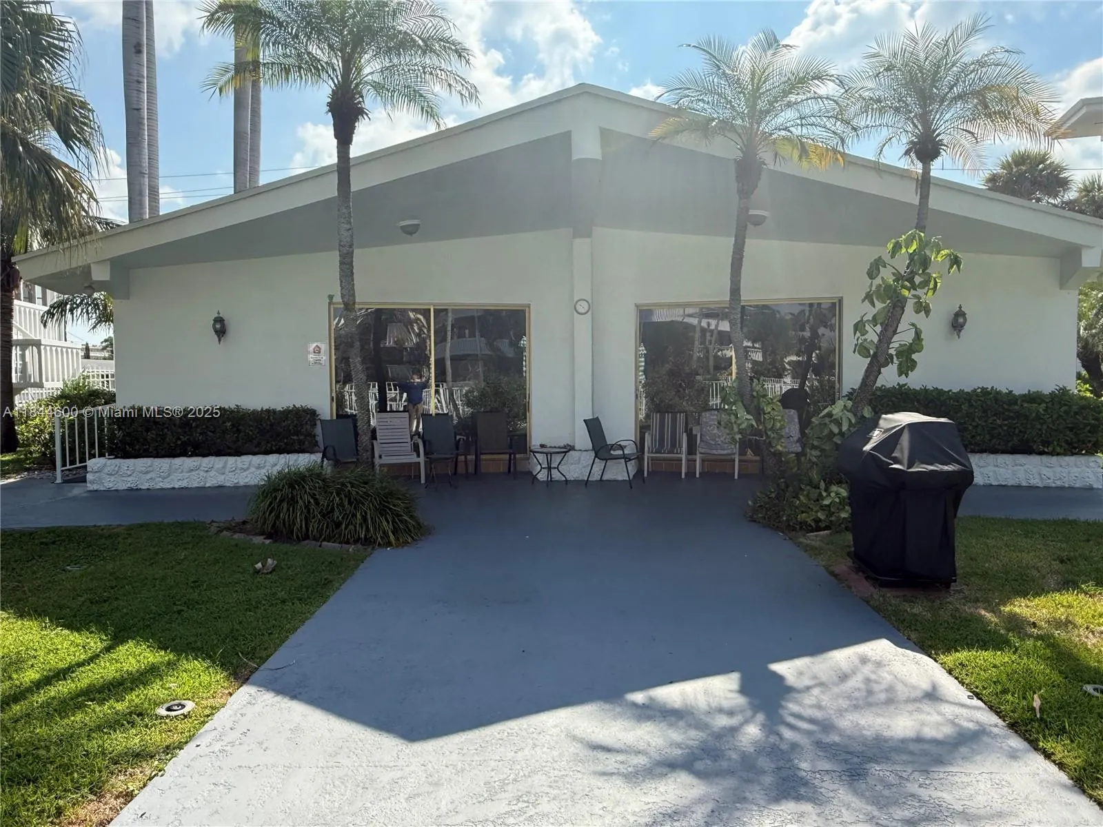 141 NE 10th Ave, #17B