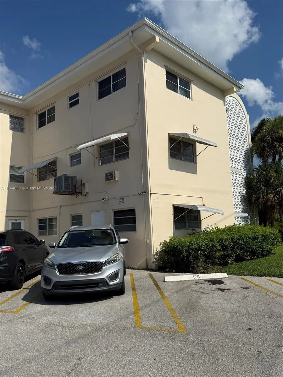 141 NE 10th Ave, #17B