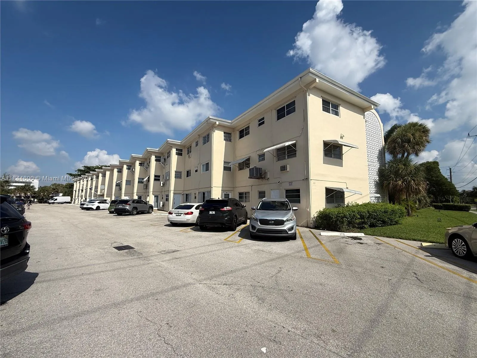 141 NE 10th Ave, #17B