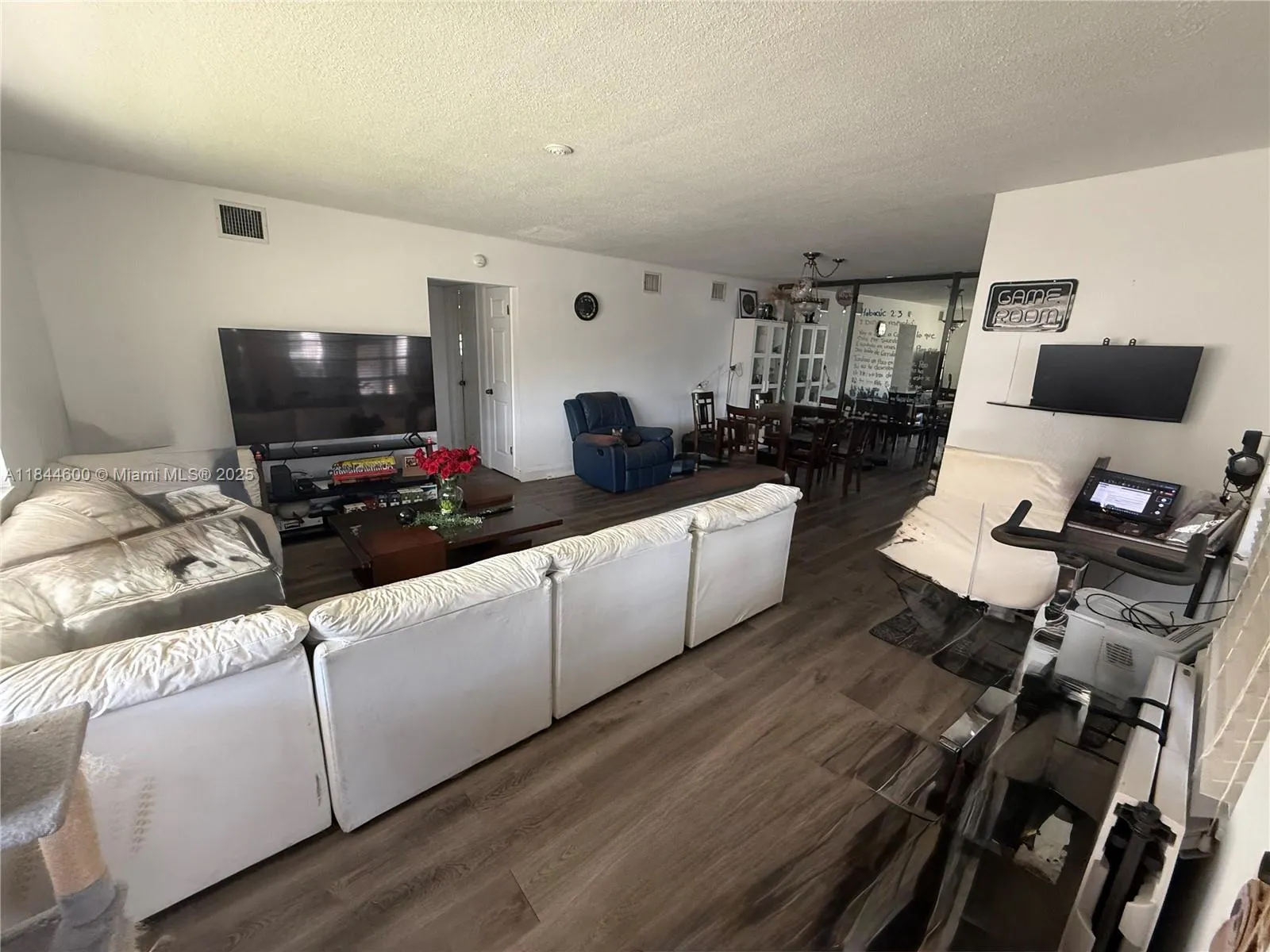 141 NE 10th Ave, #17B