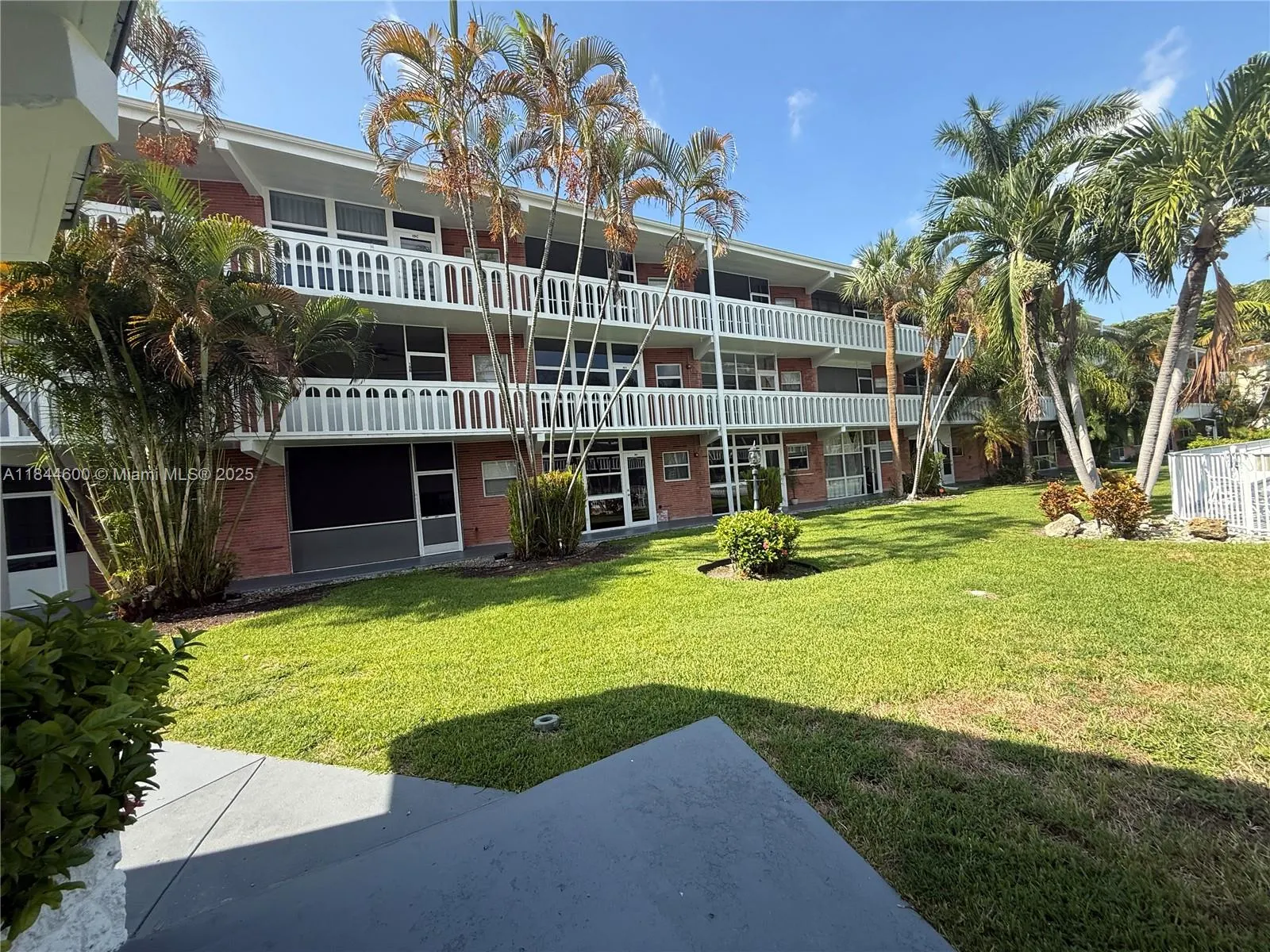 141 NE 10th Ave, #17B