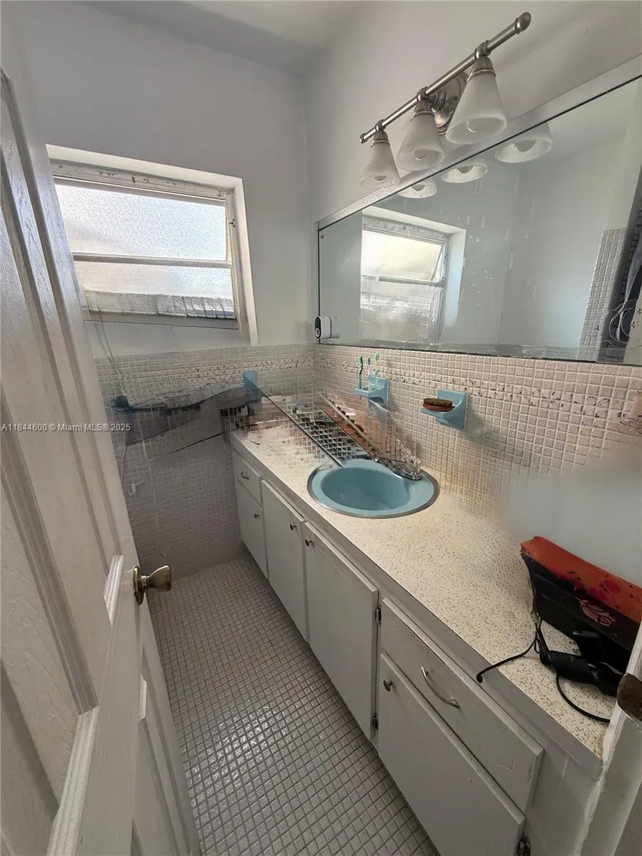 141 NE 10th Ave, #17B