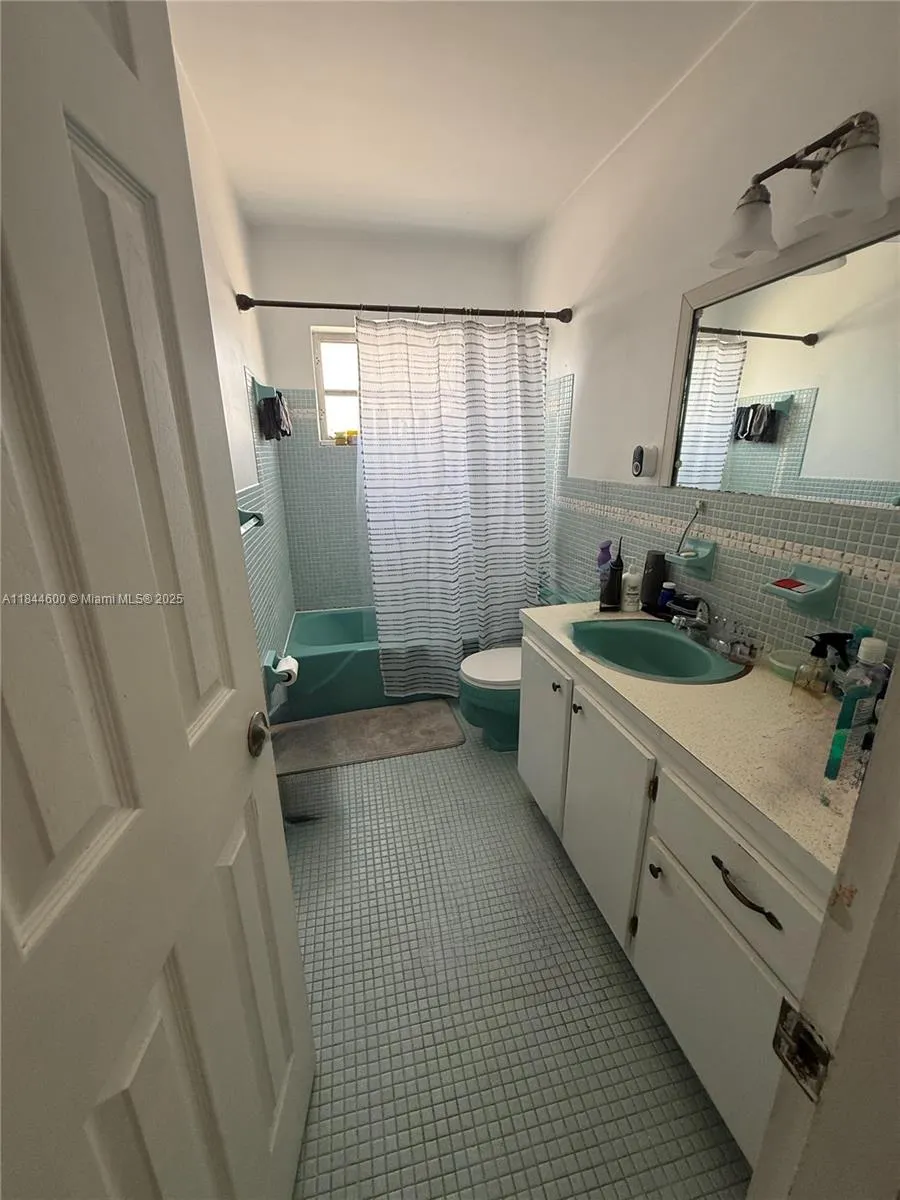 141 NE 10th Ave, #17B