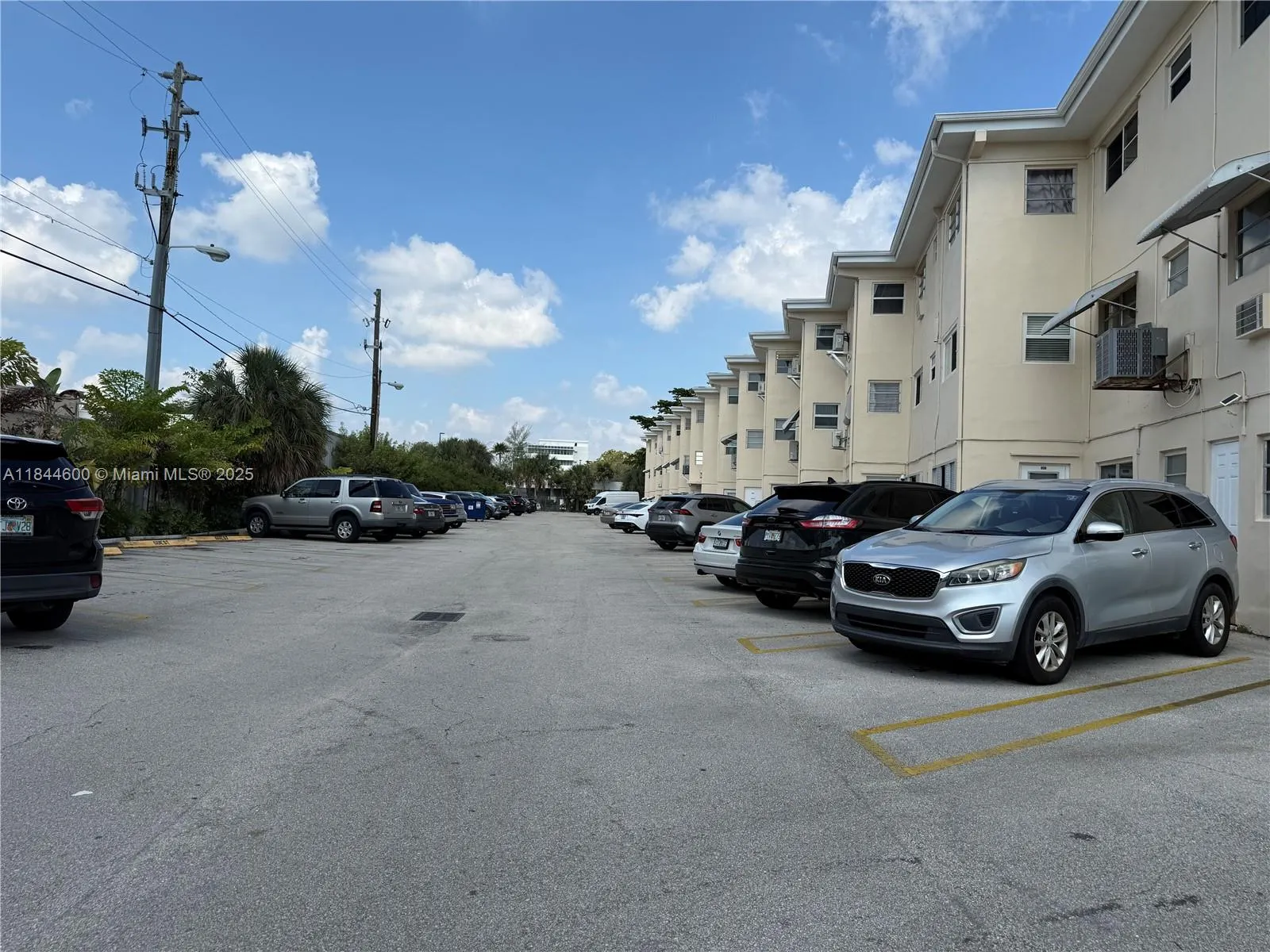 141 NE 10th Ave, #17B