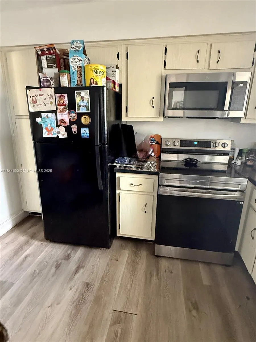 141 NE 10th Ave, #17B