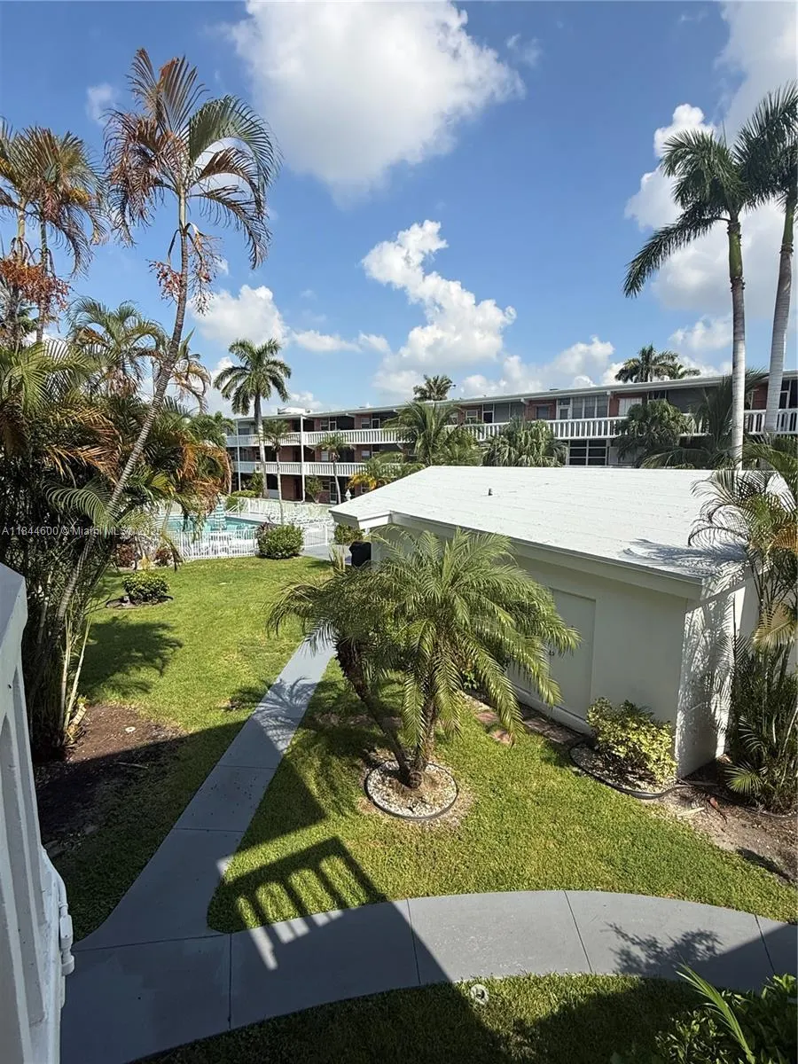 141 NE 10th Ave, #17B