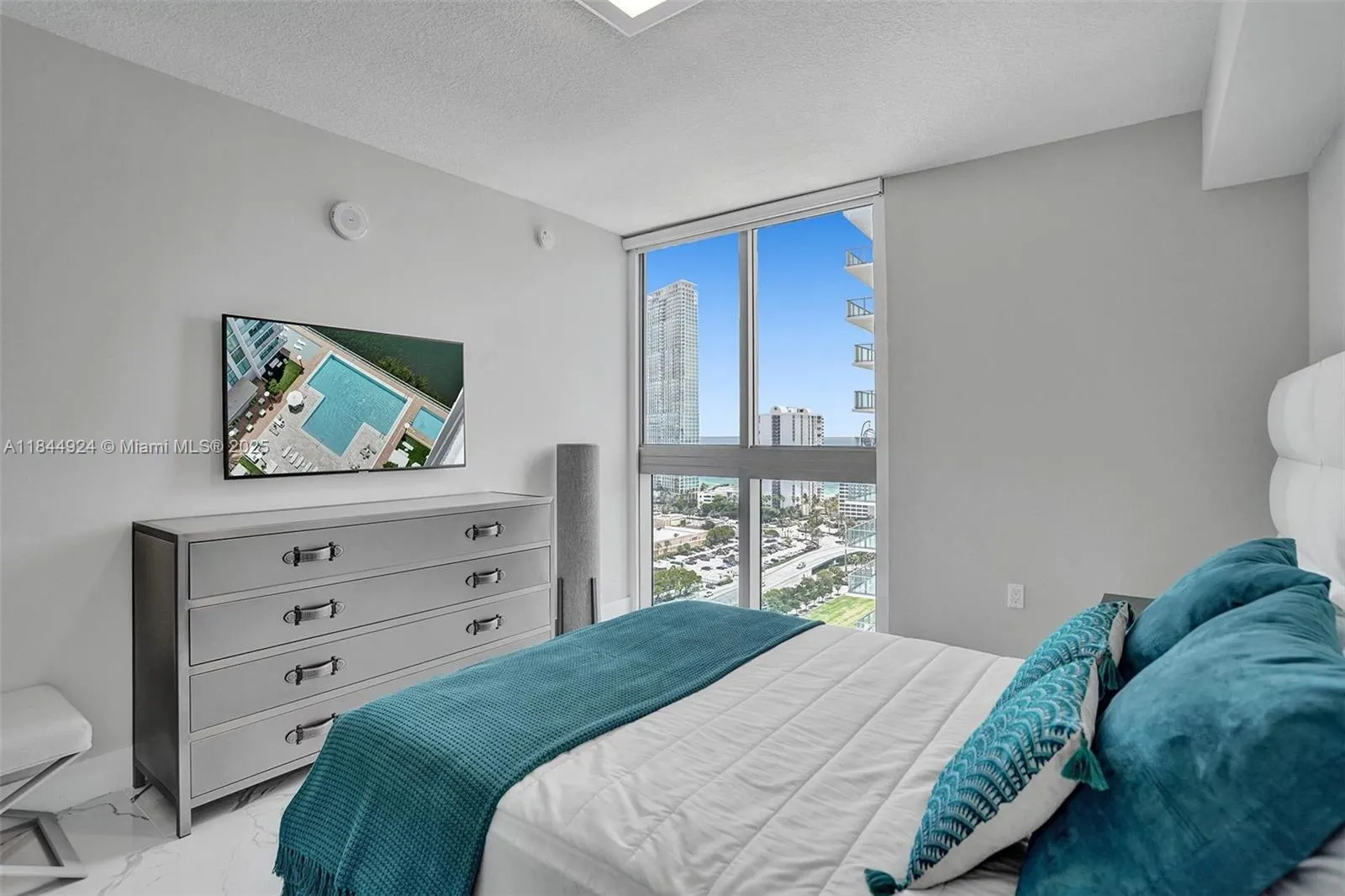 330 Sunny Isles Blvd, #5-2207