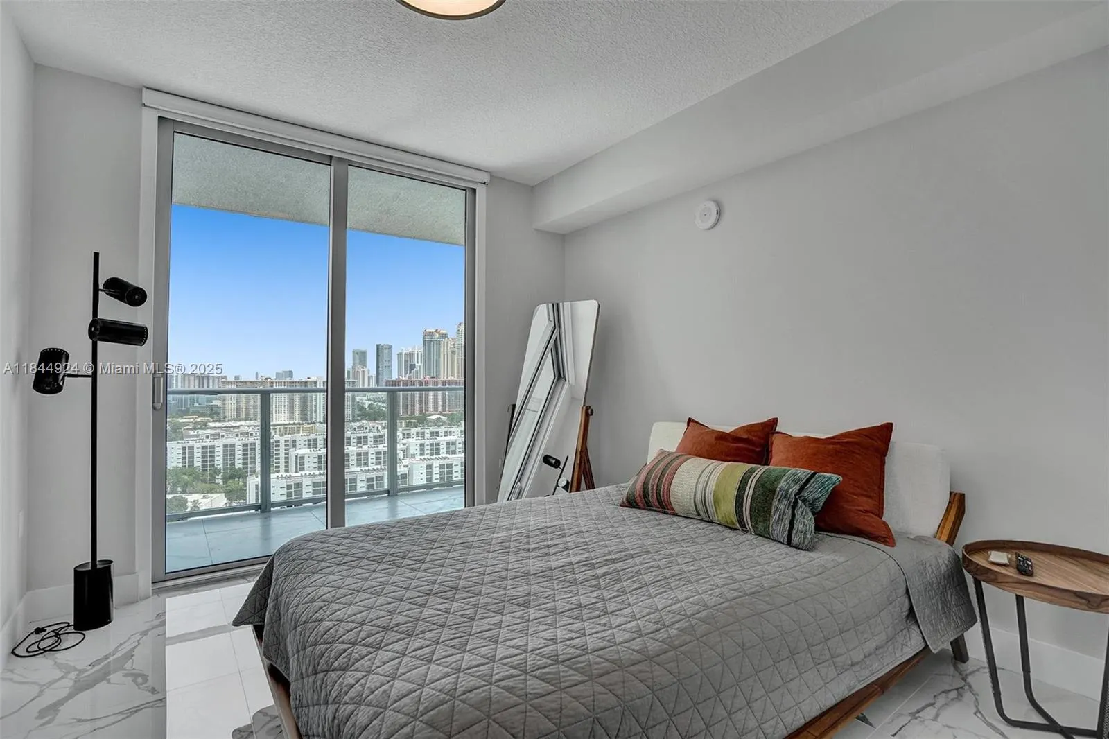 330 Sunny Isles Blvd, #5-2207
