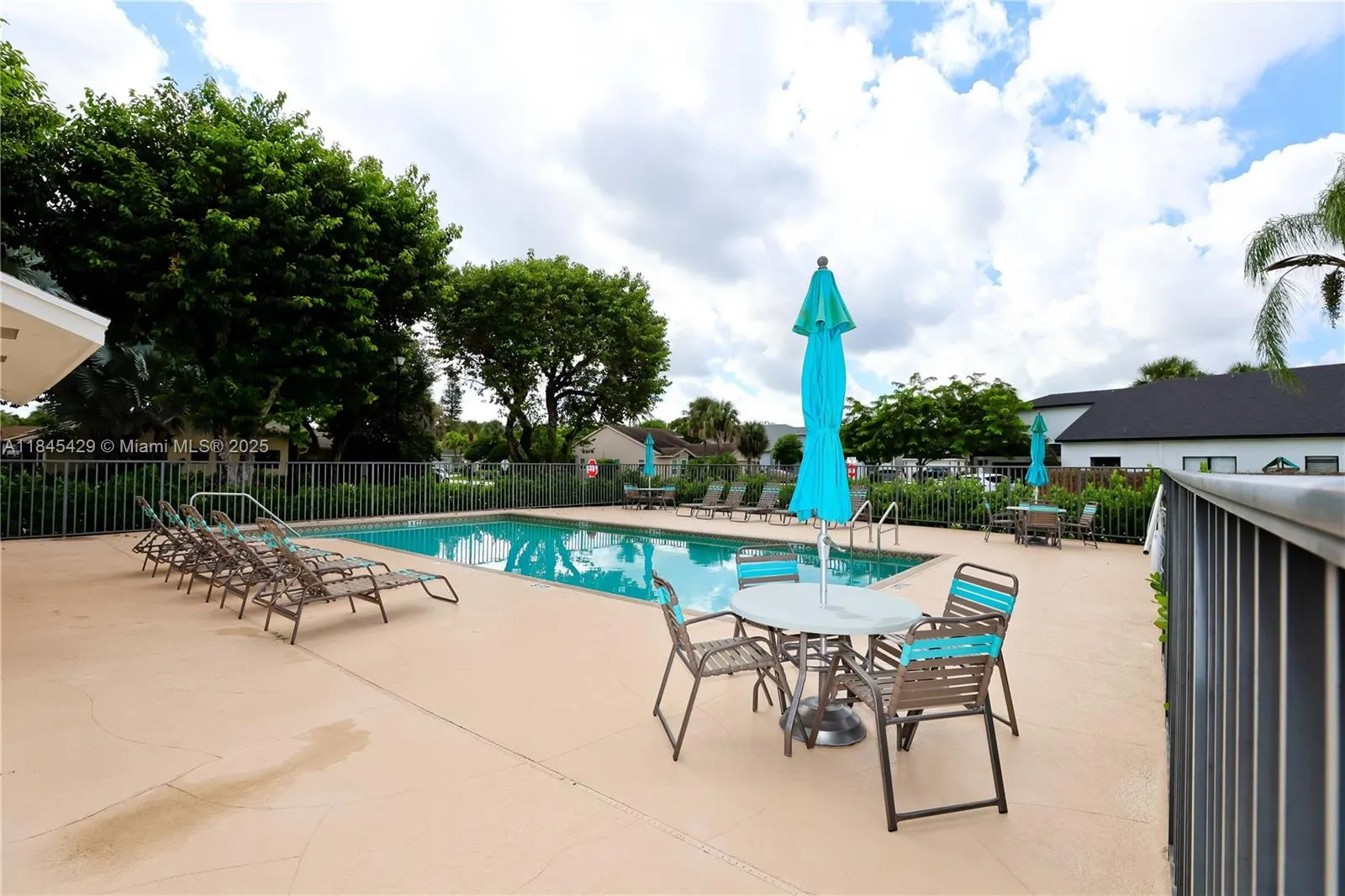 23330 Sedawie Dr