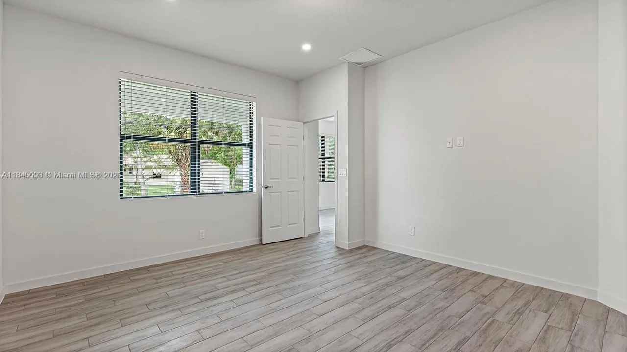 7503 Belleair Ave