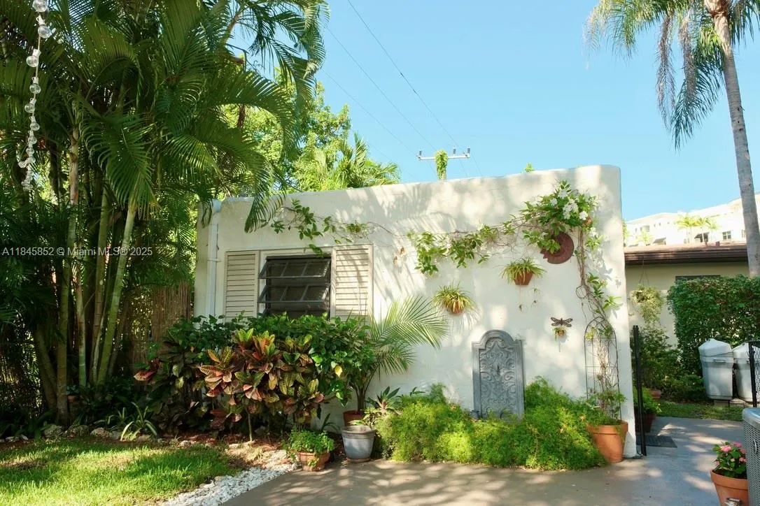 425 Cadagua Ave