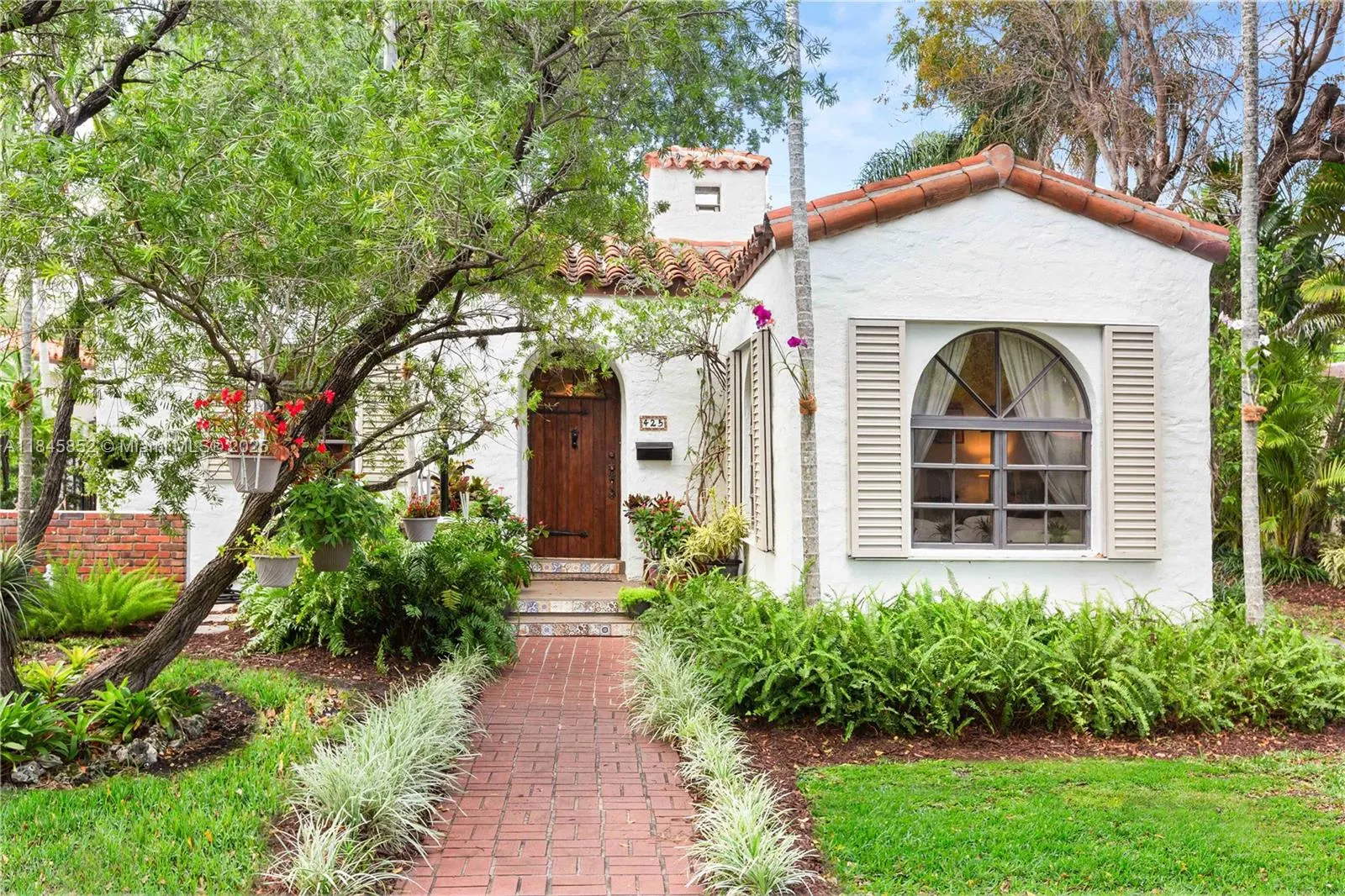 425 Cadagua Ave