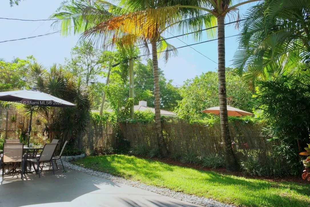425 Cadagua Ave