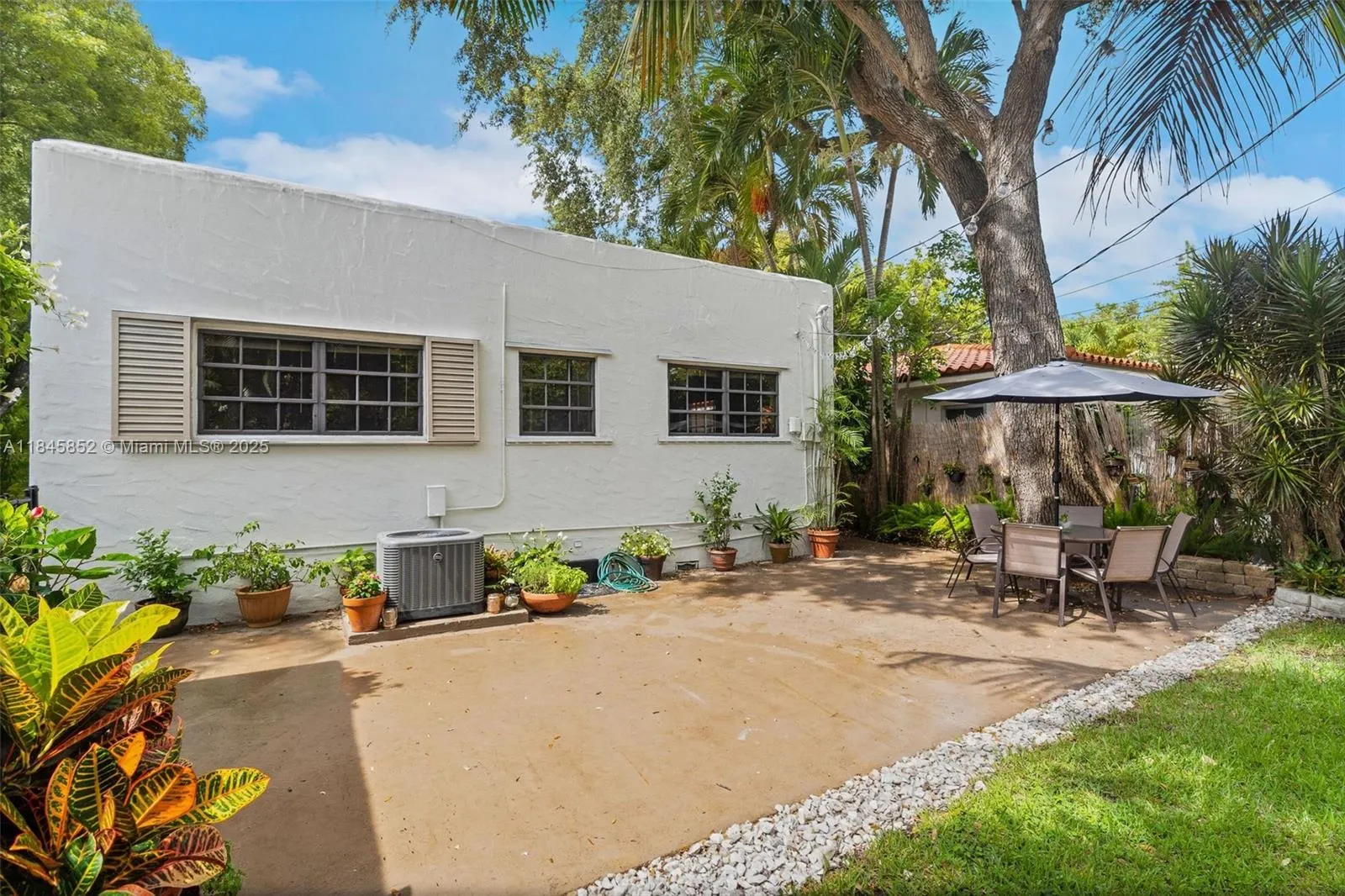 425 Cadagua Ave