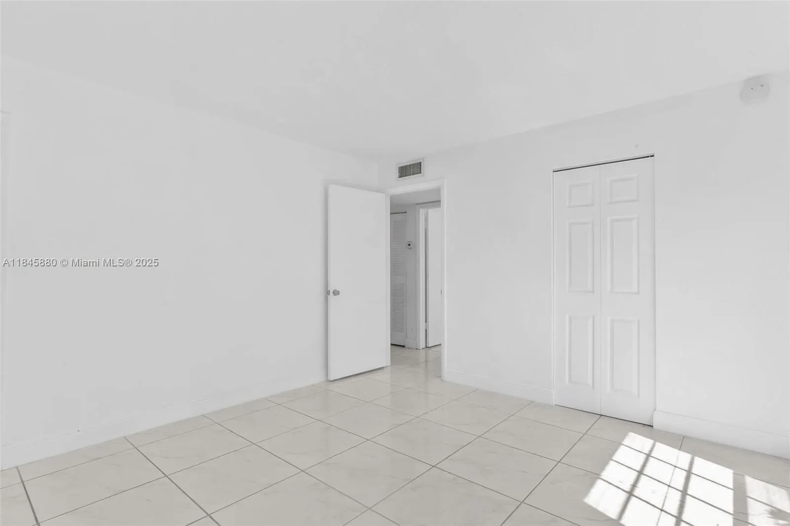 10748 N Kendall Dr, #N11