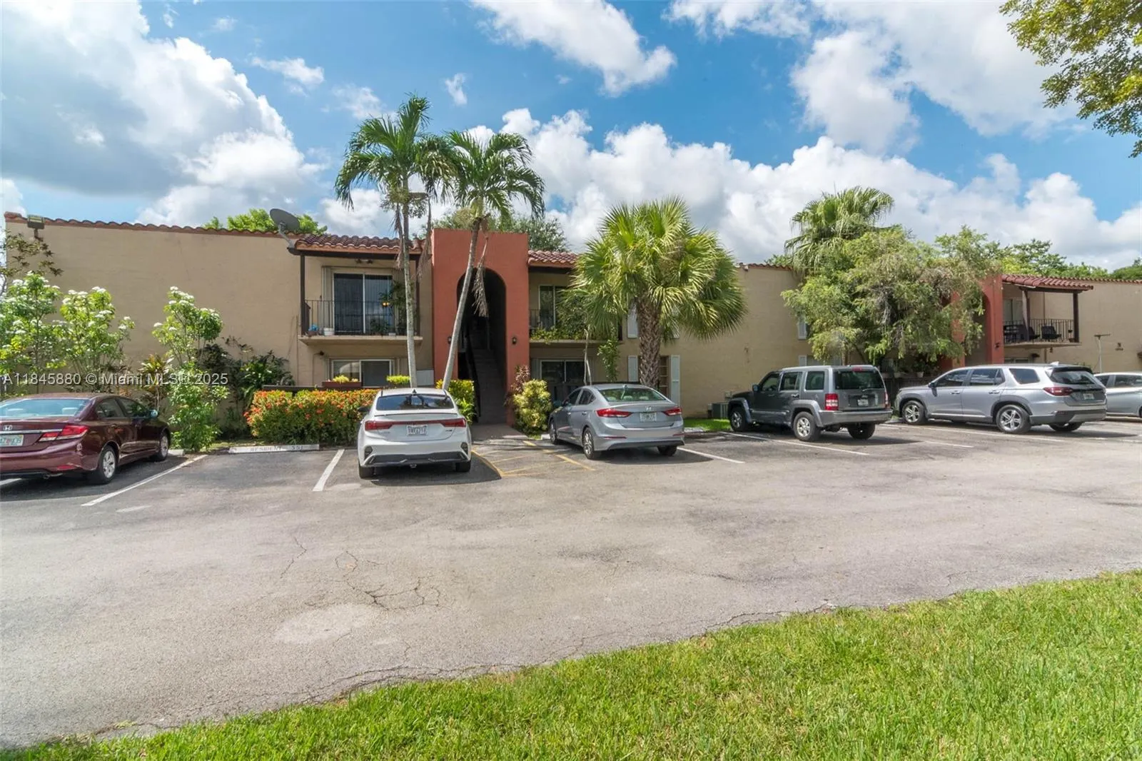10748 N Kendall Dr, #N11
