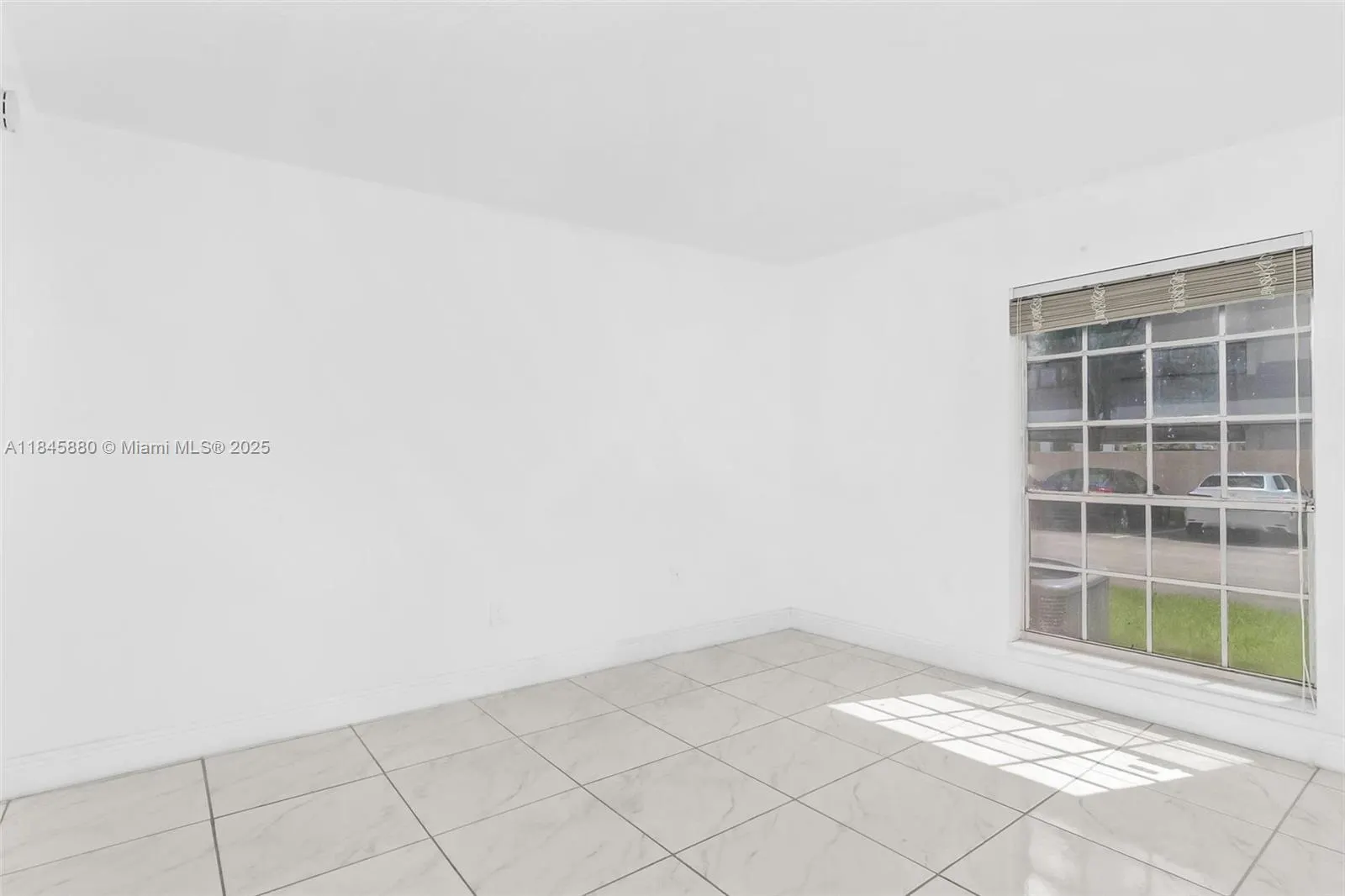 10748 N Kendall Dr, #N11