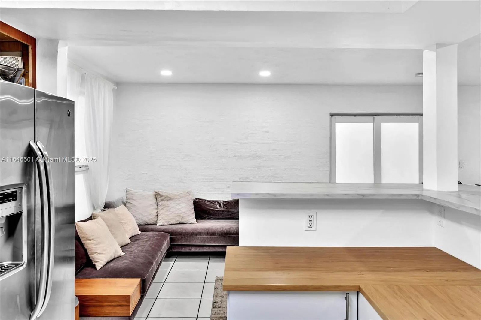 9524 Byron Ave