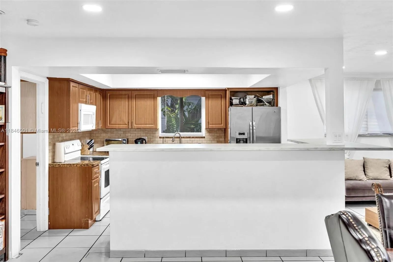 9524 Byron Ave